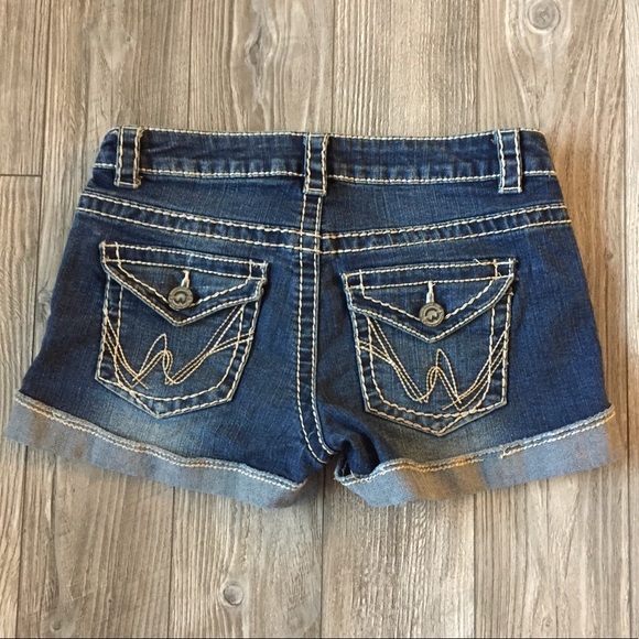 Ladies Denim shorts, size 4 - Picture 2 of 7